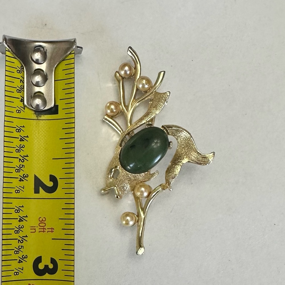 Womens vintage gold tone and green stone swimming fish brooch pin - Picture 4 of 4